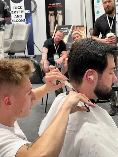Alfa Barbershop Barber Fryzjer Męski